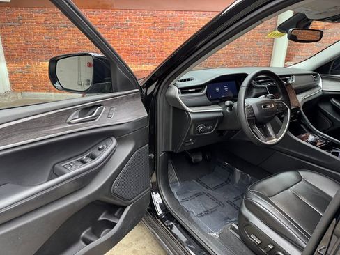 Used 2023 Jeep Grand Cherokee L Limited image 10