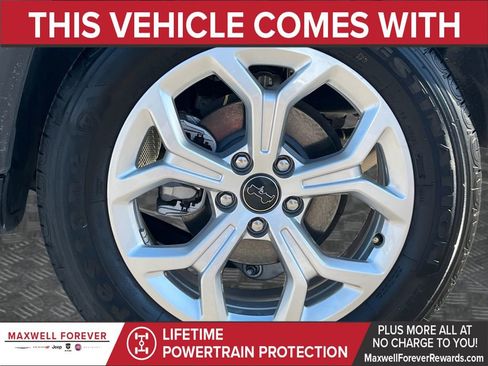 Used 2025 Jeep Compass Sport image 23