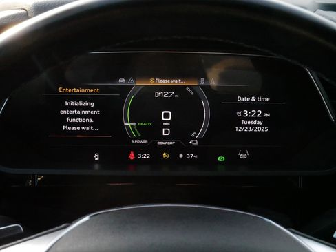 Used 2022 Audi e-tron Premium w/ Convenience Plus Package image 21