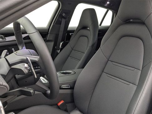 Used 2022 Porsche Panamera 4 image 34
