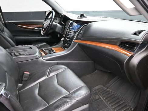 Used 2015 Cadillac Escalade Luxury AWD/4WD image 18