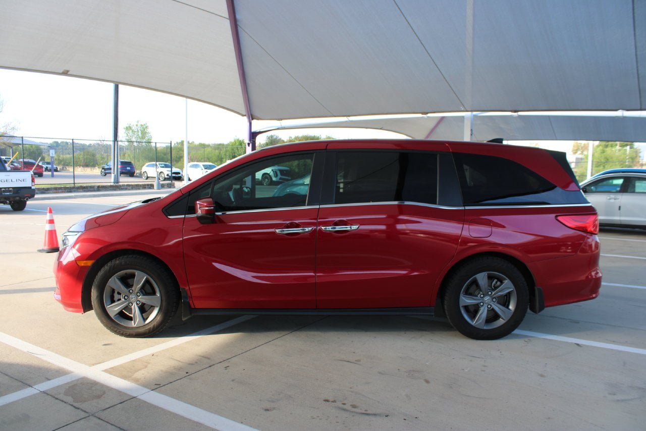 Used 2024 Honda Odyssey EX image 2