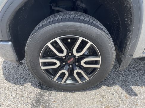 Used 2021 GMC Sierra 1500 AT4 w/ AT4 Value Package AWD/4WD image 11