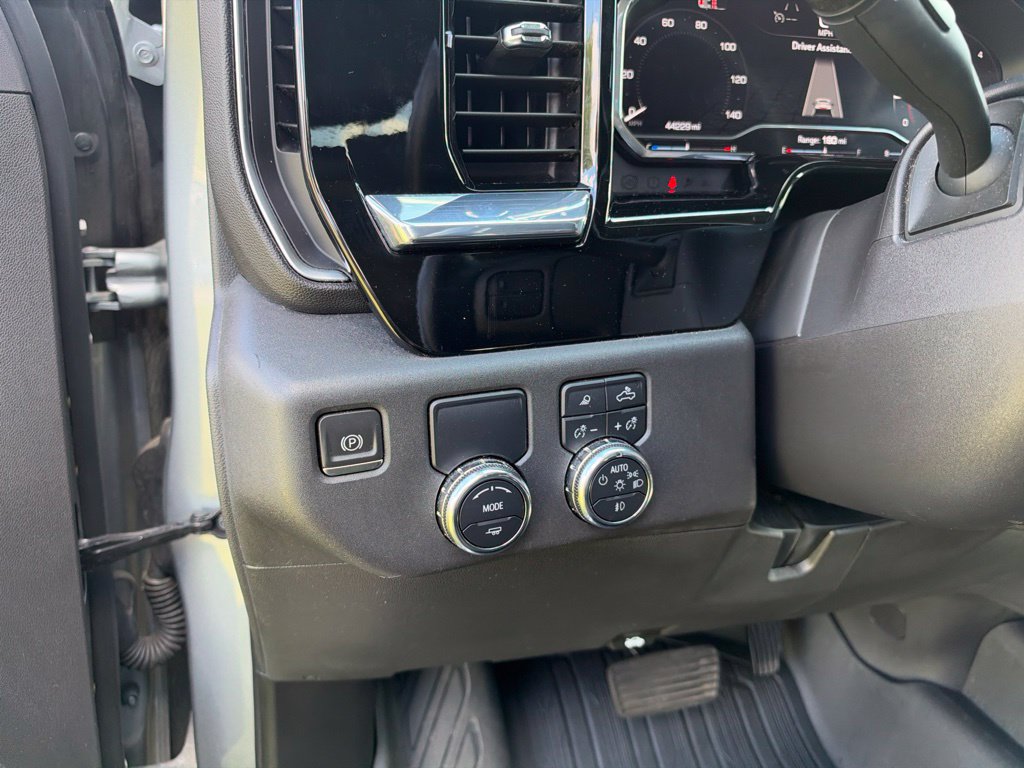 Used 2024 GMC Sierra 1500 SLT RWD image 16