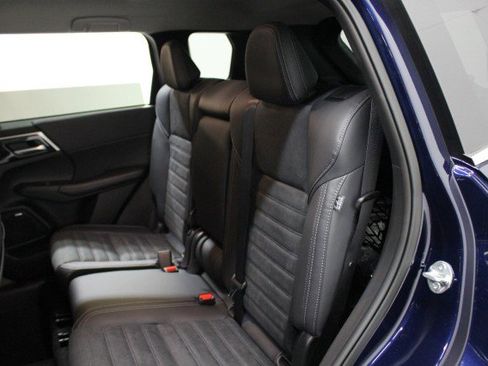 New 2025 Mitsubishi Outlander SE image 27