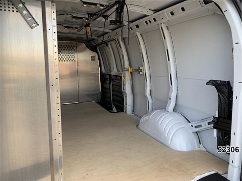 Used 2025 Chevrolet Express 2500 Extended w/ Communications Package image 12