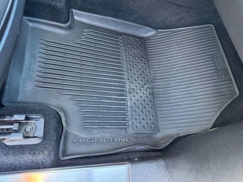 Used 2023 Toyota Highlander XLE image 39