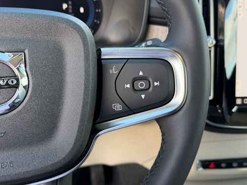 Certified 2023 Volvo XC40 B5 Plus w/ Protection Package Premier image 27