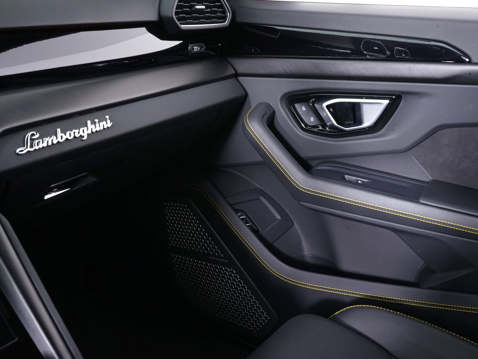 Used 2023 Lamborghini Urus S AWD/4WD image 23