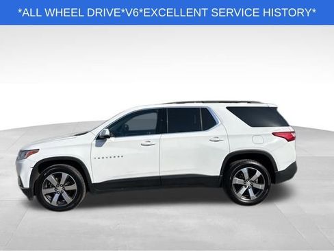 Used 2021 Chevrolet Traverse LT w/ LT Premium Package image 2
