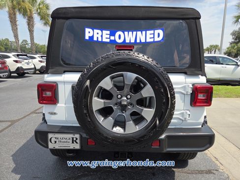 Used 2023 Jeep Wrangler Unlimited Sahara w/ LED Lighting Group AWD/4WD image 4