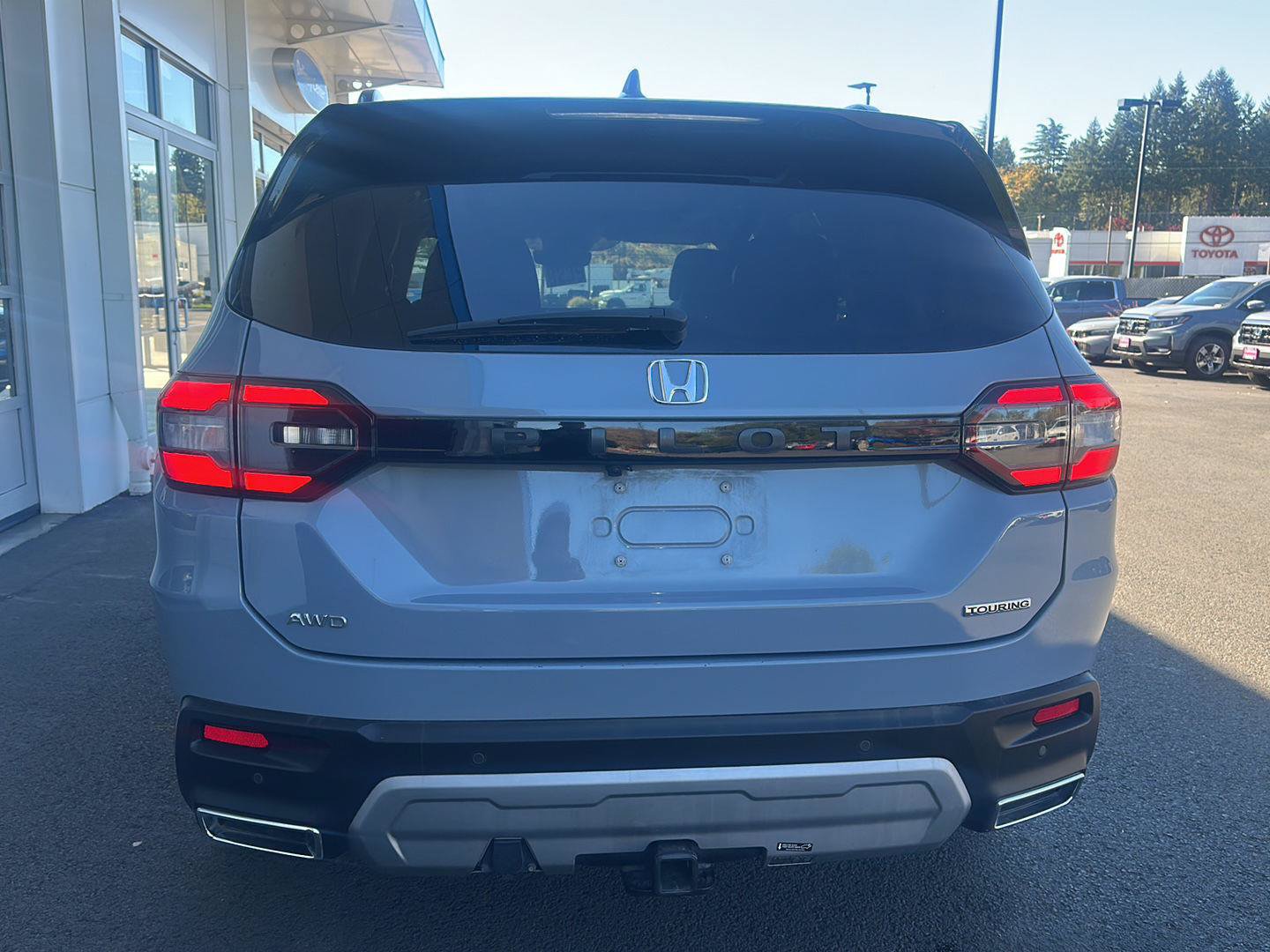 Used 2025 Honda Pilot Touring image 3