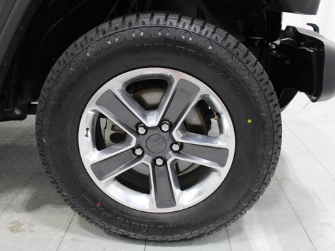 Used 2021 Jeep Wrangler Unlimited Sahara AWD/4WD image 5