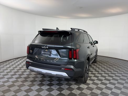 Certified 2022 Kia Sorento X-Line EX image 11