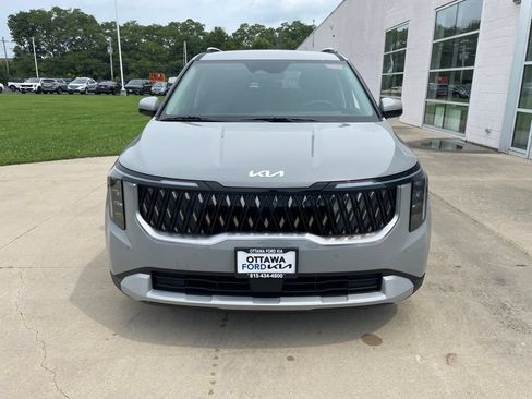 New 2027 Kia Carnival EX FWD image 3