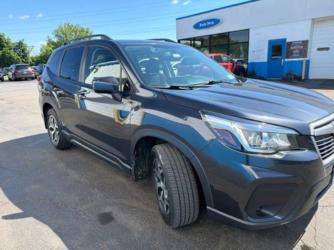 Used 2019 Subaru Forester Premium w/ All-Weather Package AWD/4WD image 4