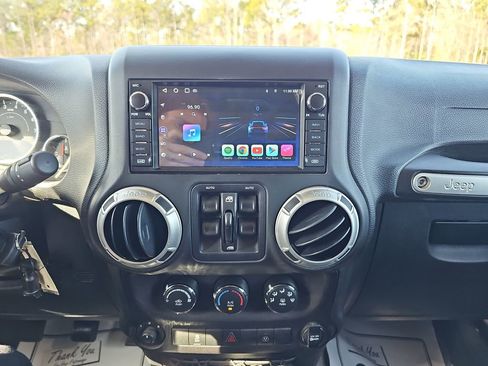 Used 2016 Jeep Wrangler Unlimited Sahara image 26