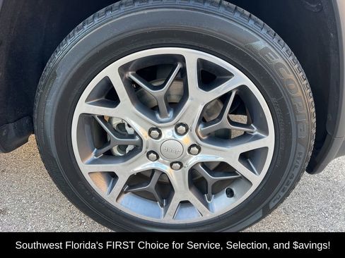 Used 2022 Jeep Grand Cherokee Limited image 7