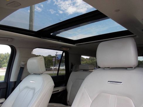 Used 2019 Ford Expedition Platinum image 19