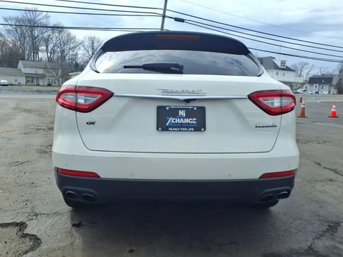 Used 2018 Maserati Levante image 4