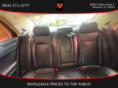 Used 2017 Chrysler 300 C RWD image 15