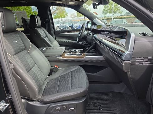 Certified 2026 Cadillac Escalade ESV Platinum Sport AWD/4WD image 25