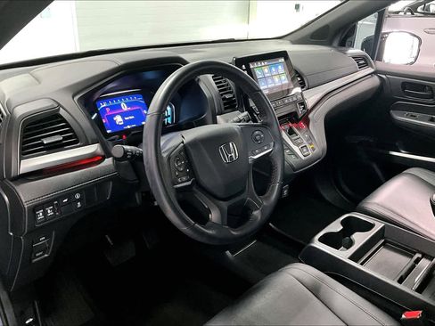 Used 2024 Honda Odyssey Sport image 2