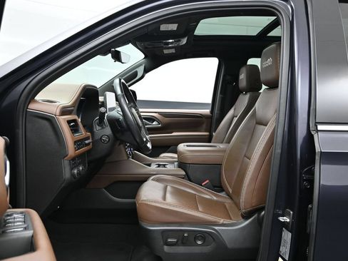 Used 2022 Chevrolet Tahoe High Country w/ Premium Package 2 AWD/4WD image 17
