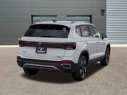 New 2026 Volkswagen Taos SE image 7