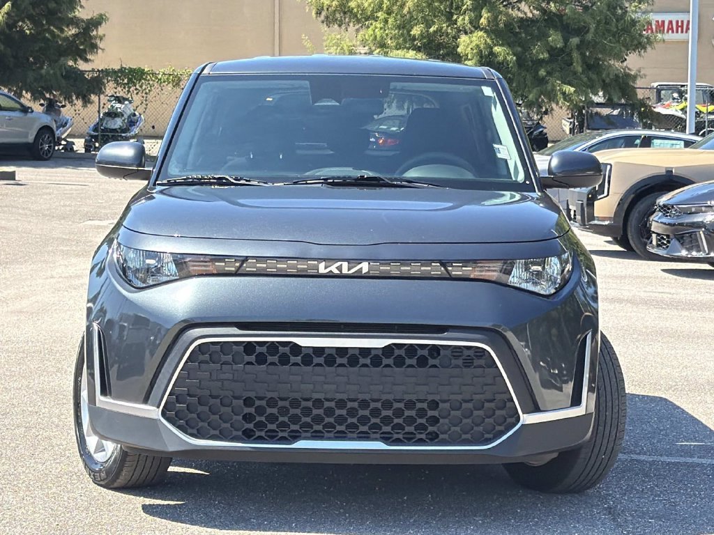 Used 2025 Kia Soul LX w/ LX Technology Package FWD image 2