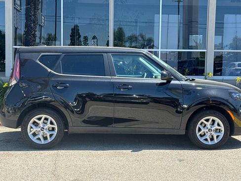 Used 2025 Kia Soul LX w/ LX Technology Package FWD image 4