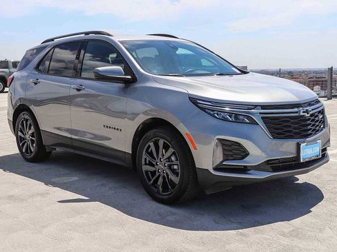 Used 2023 Chevrolet Equinox RS image 3