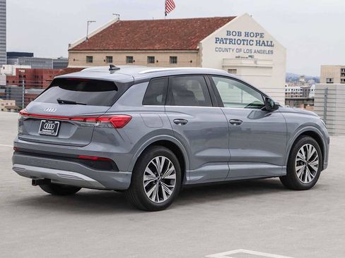 Used 2023 Audi Q4 e-tron Premium Plus w/ Premium Plus RWD image 4