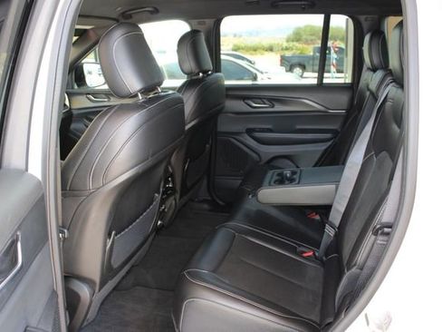 Used 2025 Jeep Grand Cherokee Altitude AWD/4WD image 27