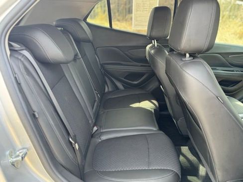 Used 2022 Buick Encore Preferred w/ Safety Package AWD/4WD image 17