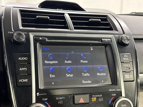 Used 2014 Toyota Camry XLE w/ Leather Package image 22