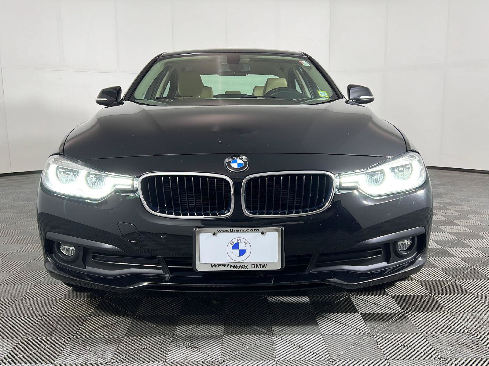 Used 2018 BMW 320i xDrive Sedan AWD/4WD image 13