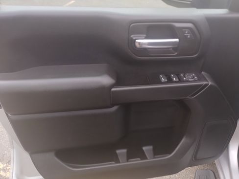 Used 2020 Chevrolet Silverado 2500 Custom w/ Custom Value Package image 10