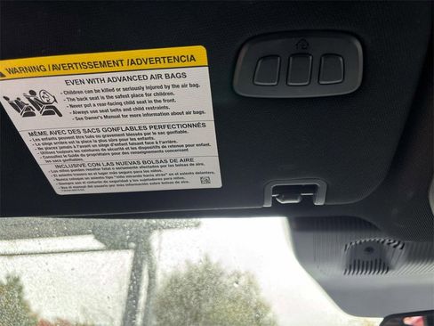 Used 2025 Ford Explorer ST-Line w/ ST-Line Street Pack image 31