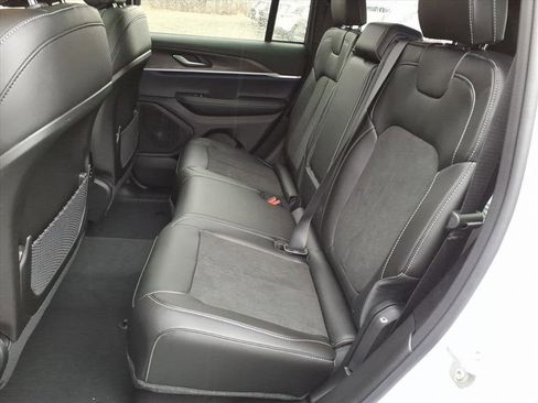 New 2026 Jeep Grand Cherokee Altitude image 7