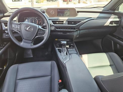 Used 2022 Lexus UX 200 FWD image 16