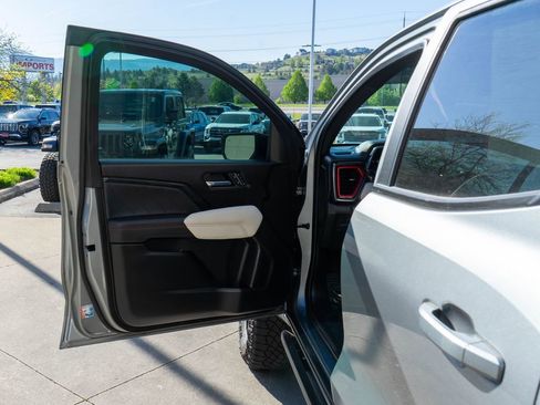 Used 2023 GMC Canyon AT4X AWD/4WD image 16