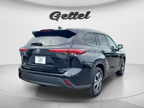 Used 2023 Toyota Highlander XLE FWD image 5