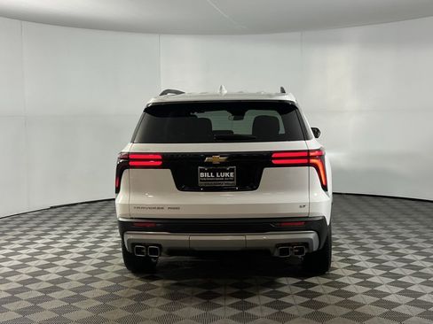 Used 2024 Chevrolet Traverse LT image 6