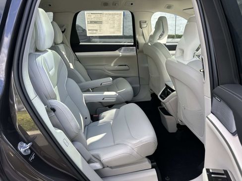 New 2025 Volvo EX90 Ultra image 20
