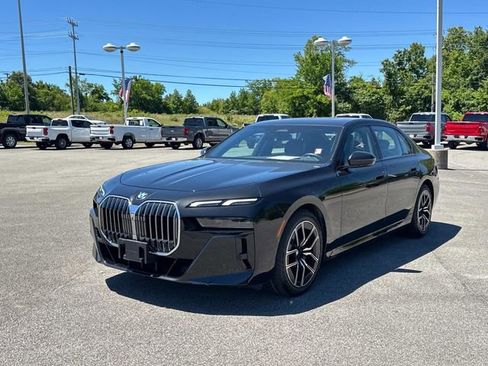 Used 2025 BMW 740i xDrive AWD/4WD image 8