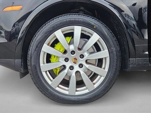 Used 2017 Porsche Cayenne S Platinum image 24