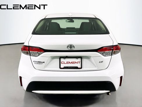 Used 2022 Toyota Corolla LE image 8