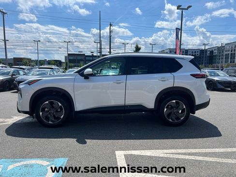 Used 2025 Nissan Rogue SV w/ SV Premium Package AWD/4WD image 4