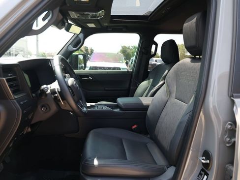 Used 2025 Lexus GX 550 AWD/4WD image 9